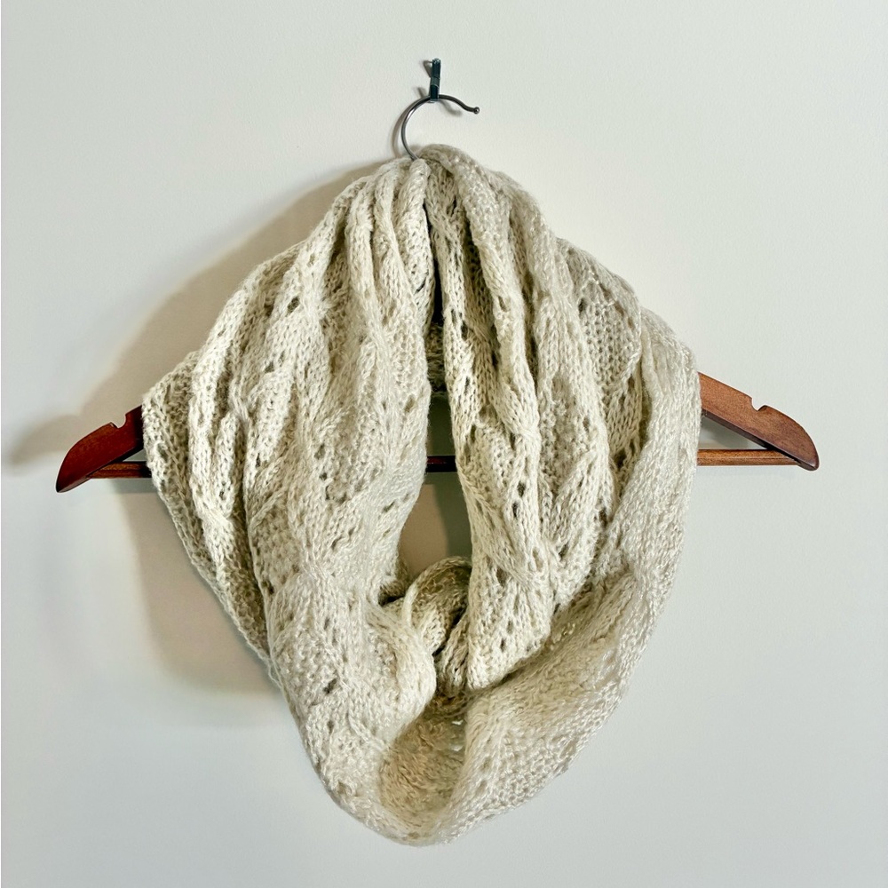 World Market Chunky Knit Infinity Scarf – Cream/Ivory